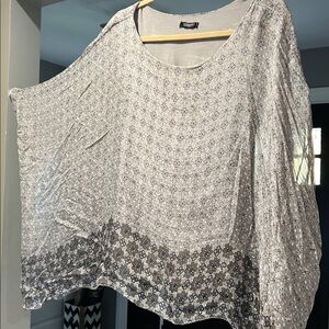 Flowy Gray Patterned Top